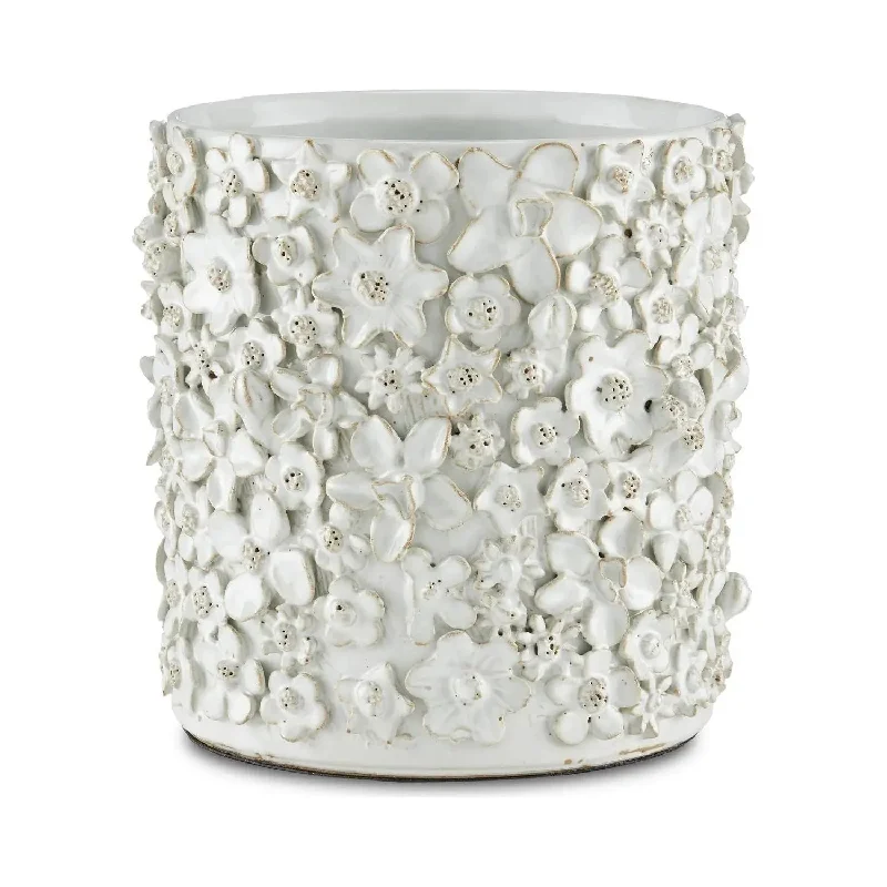 Track lighting for creating a focal pointJessamine Cachepot