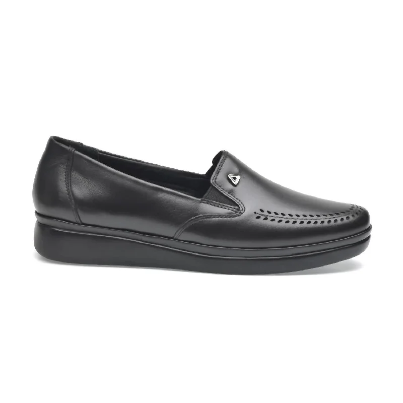 Lambskin Mireya Moccasins In Black