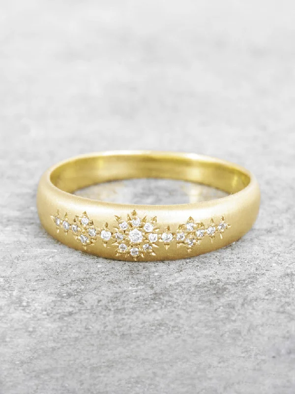 18K Tapered Shimmer Diamond Band