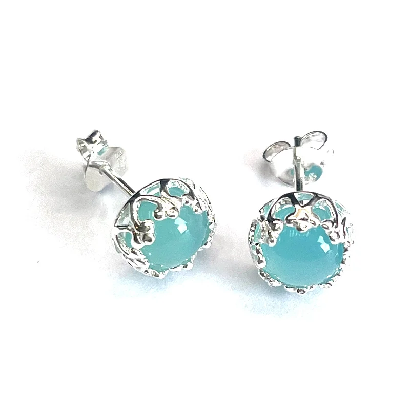 Crown setting silver earring with blue stone