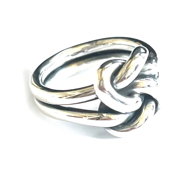 New knot silver ring