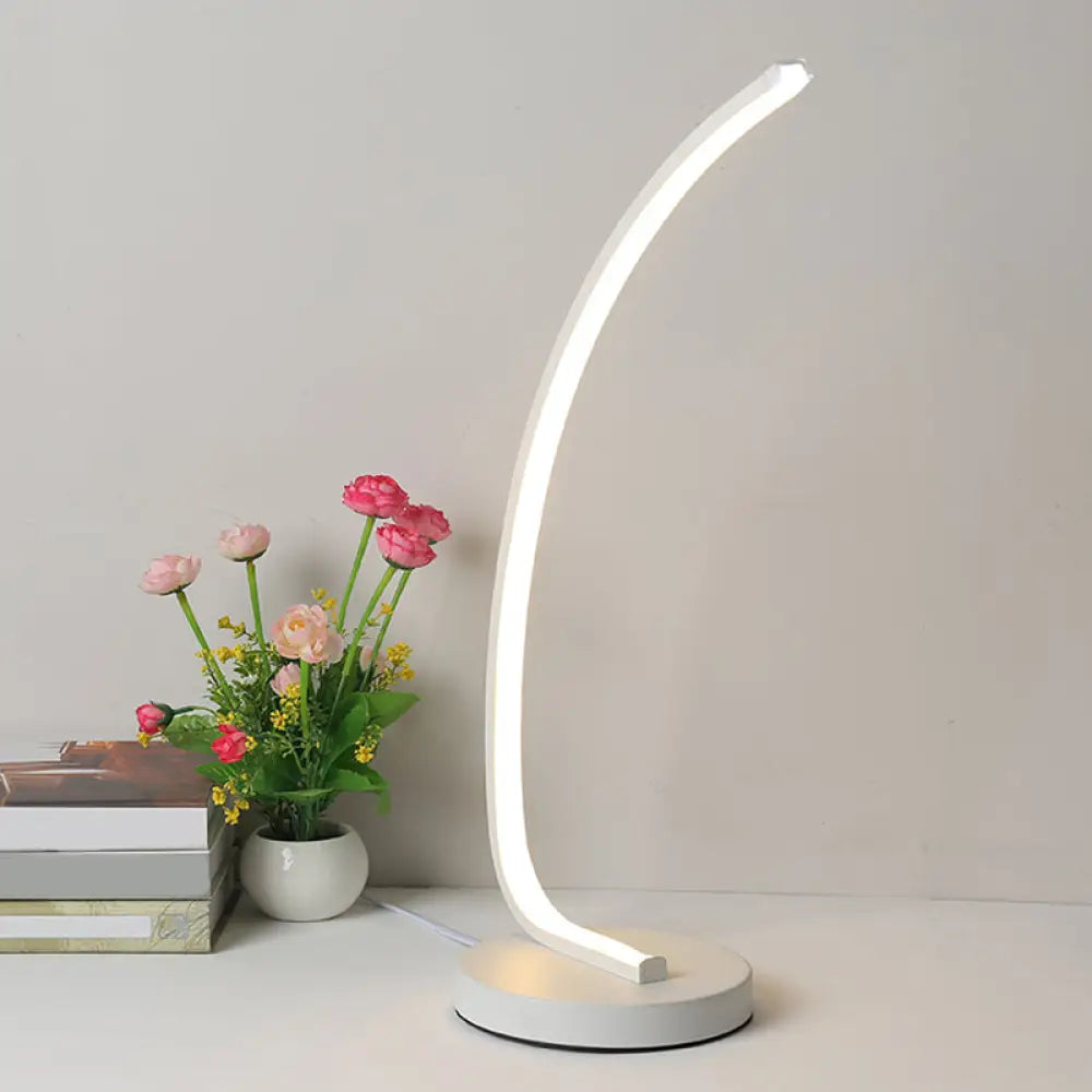 fabric table lamps with a linen shade for a relaxed and breathable lookfabric table lamps with a linen shade for a relaxed and breathable lookModern Metal LED Bedroom Reading Light in Black/White